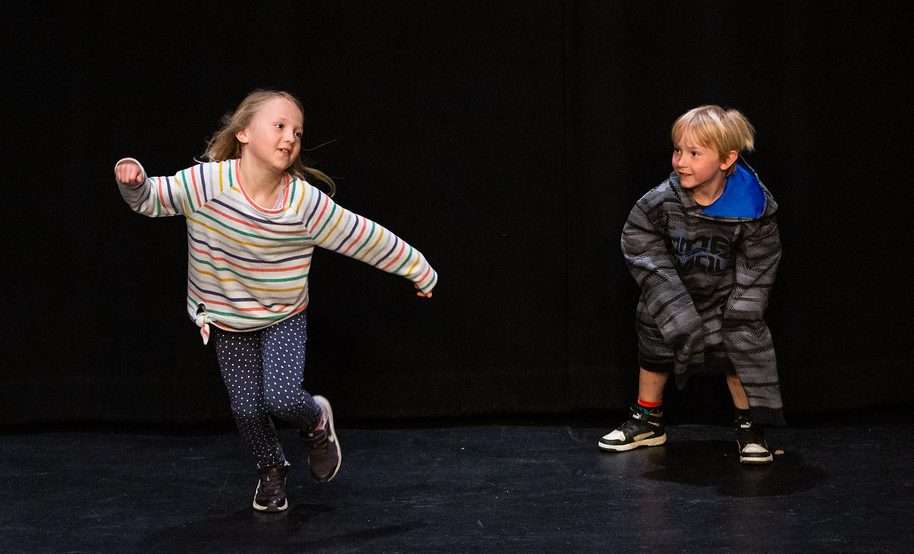 Two students from the Students from Fundamentals class 2023